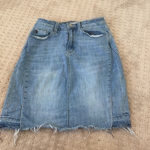 size small kancan denim skirt